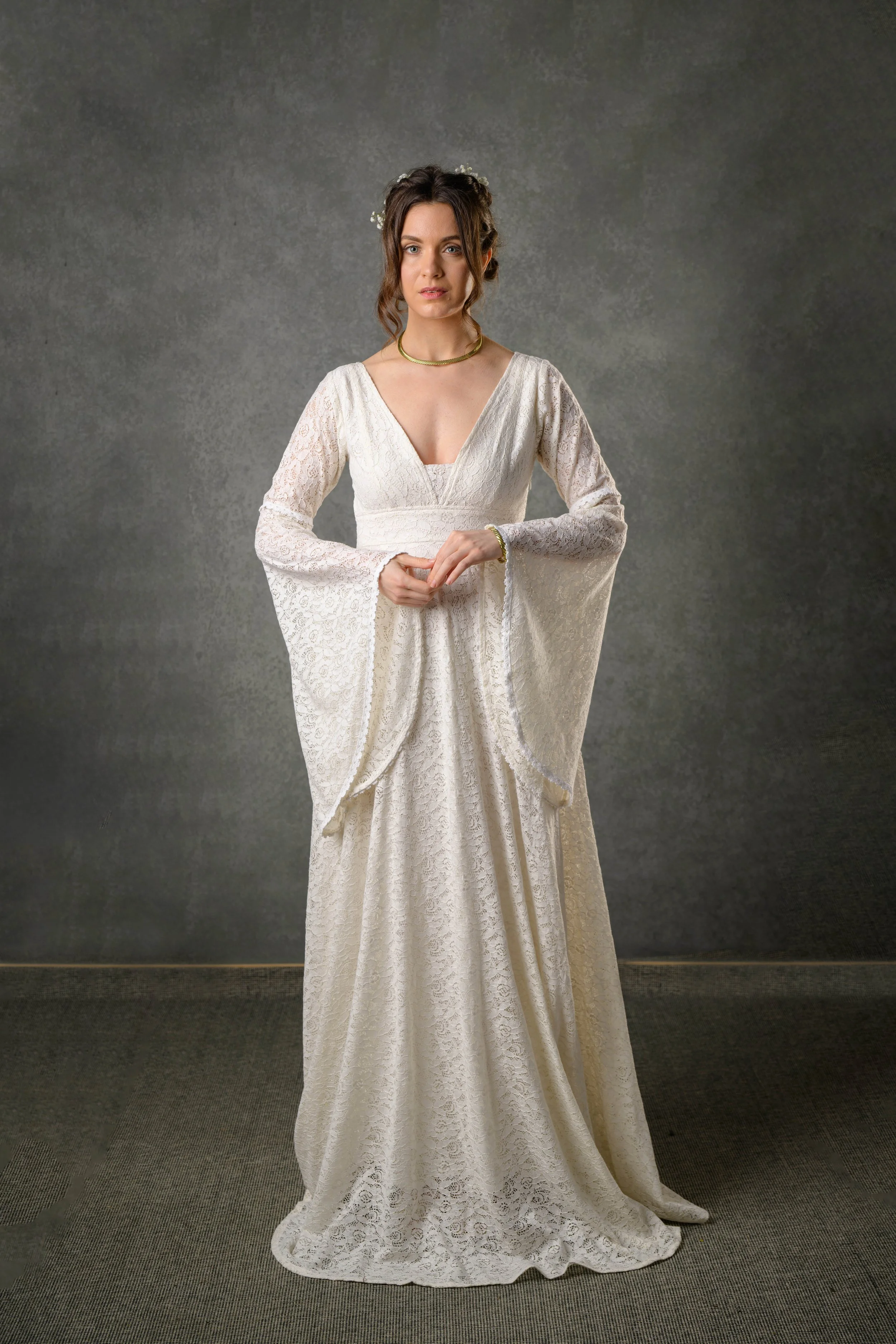 Medieval style irish wedding dress with Sleeves.jpg