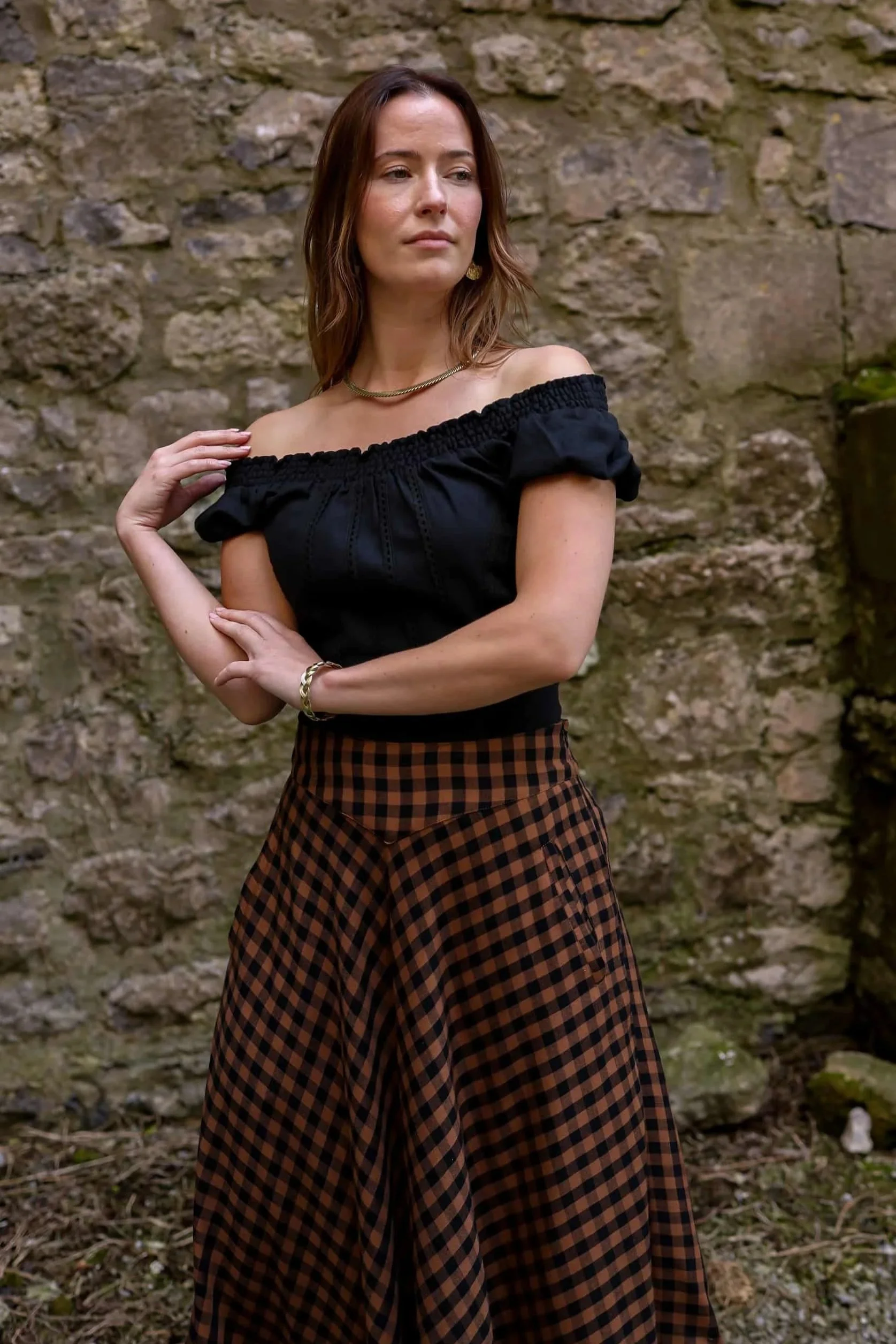 A romantic black corset top inspired by folklore style, featuring puffed sleeves, cotton lace detailing, and a flattering corset tie back.