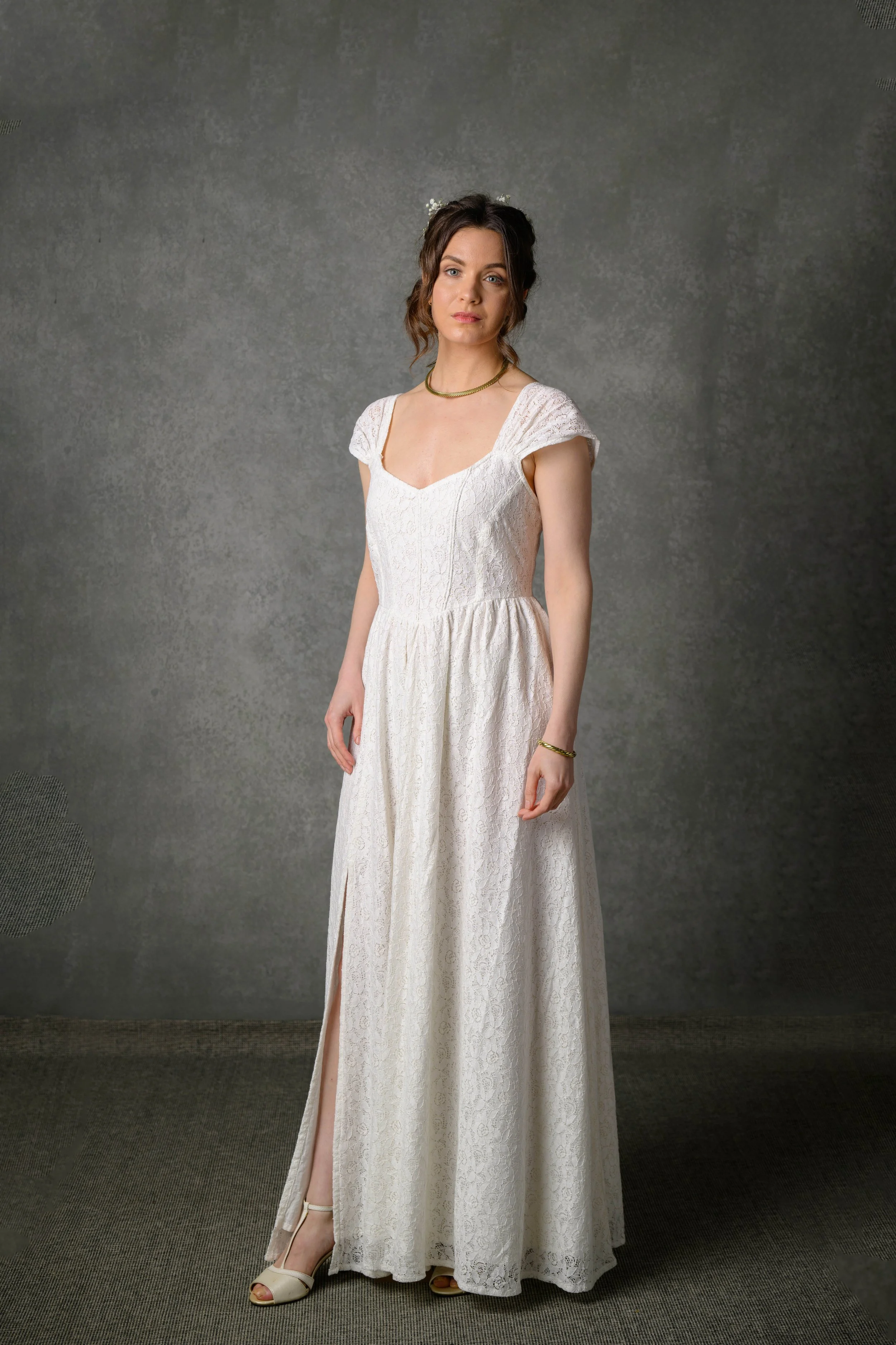 Natural cotton lace wedding dress with Corset back and romantic Silhuette.jpg