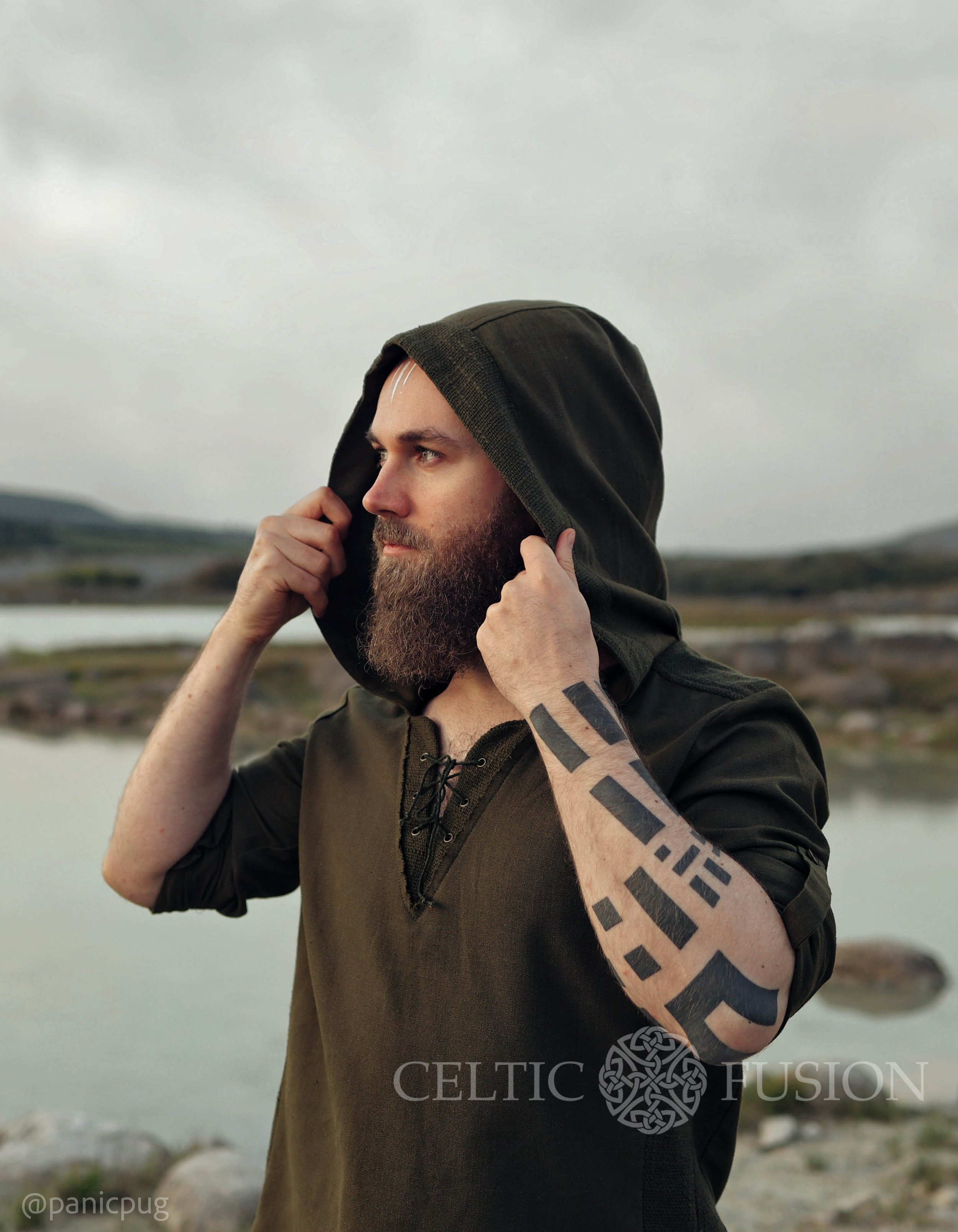 hooded shirt, long sleeve shirt with hood, mens medieval clothing, irish clothes for men, mens celtic, celtic men, men’s irish clothing, celtic shirts, irish clothing for men, celtic designers