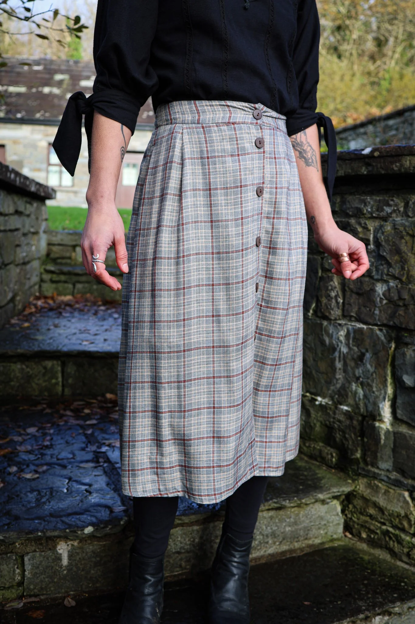 Midi button up skirt, fairycore skirt, cottagecore skirt, folk clothing, celtic clothing, wood buttons skirt, skirt with pockets, winter skirt