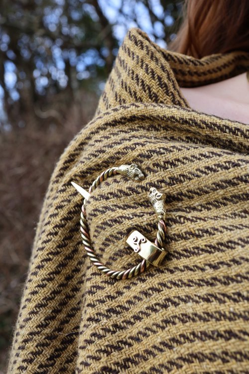 Historical Viking cloak with handmade brooch – Fashionable medieval-inspired outfit including a mustard wool shawl fastened with a Norse-style brooch