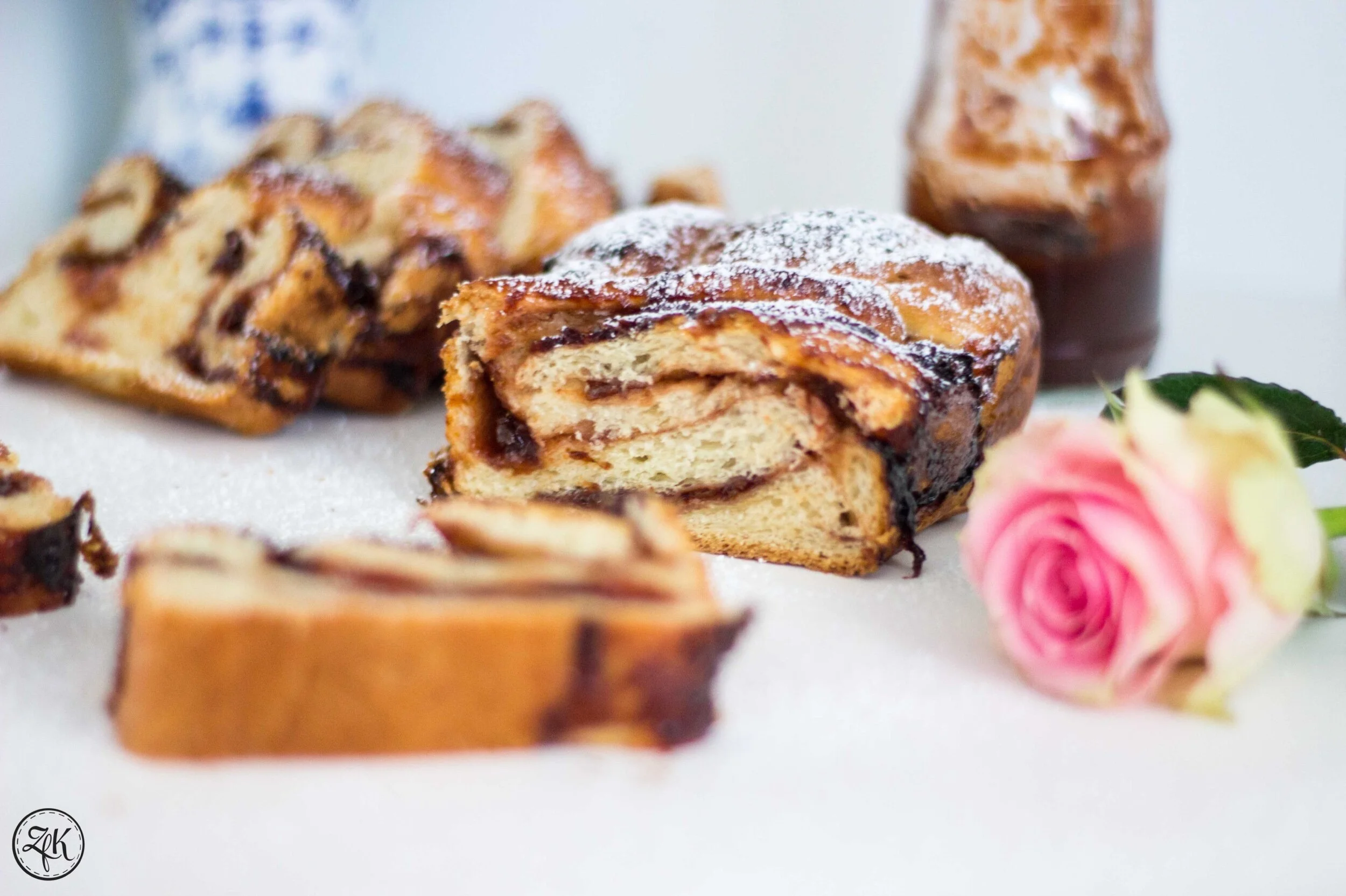 Pflaumen-Zopf {Pflaumenmus | Hefe | Zimt | Zucker}