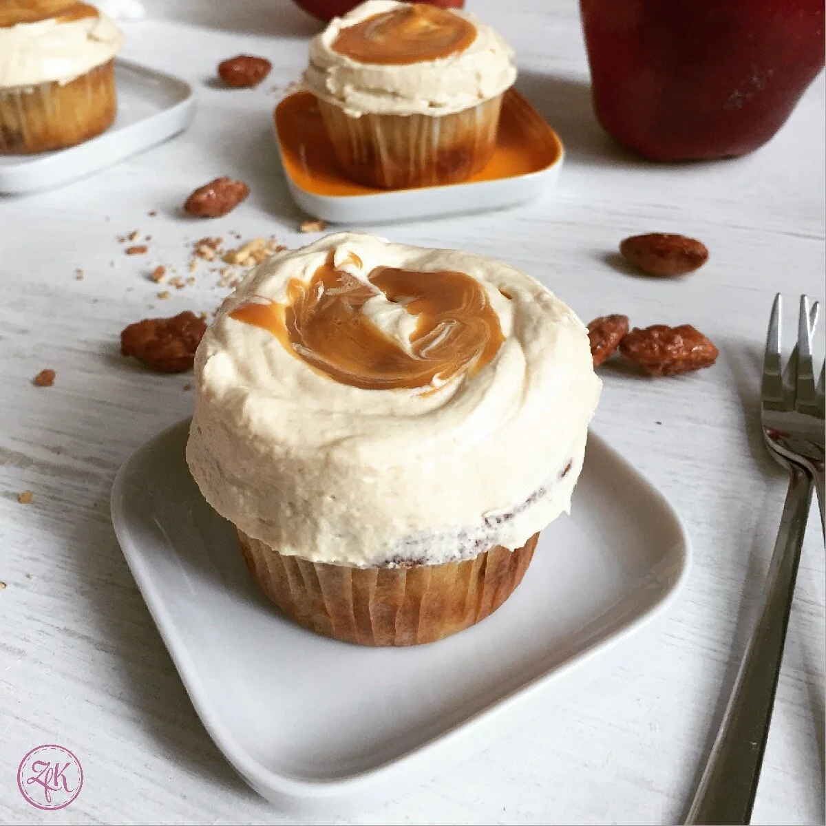 Apfel-Karamell-Cupcakes {Apfel | Mandel | Karamell | Puderzucker}