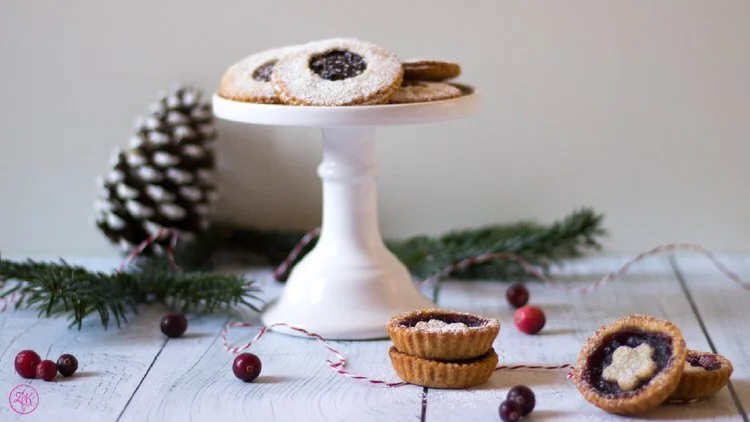 Linzer-Bübchen {Preiselbeeren | Mandeln | Nelken | Zitrone}