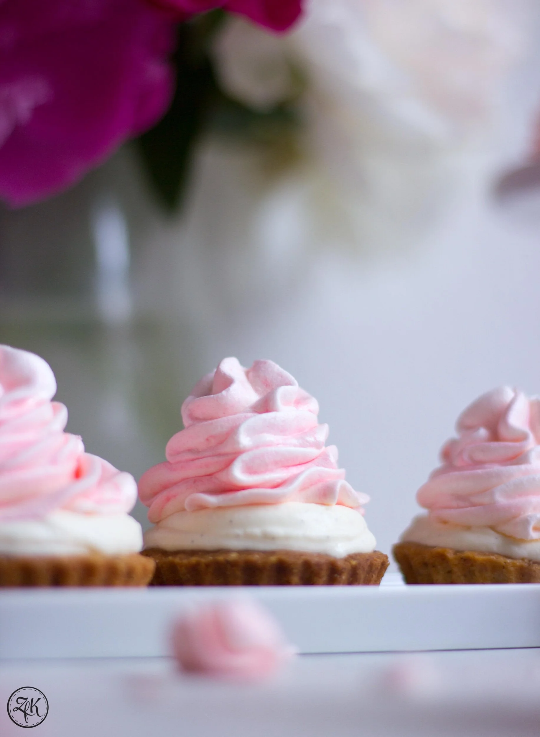 Rhabarber-Wölkchen {Tartlet | Baiser | Quark | Rhabarber}