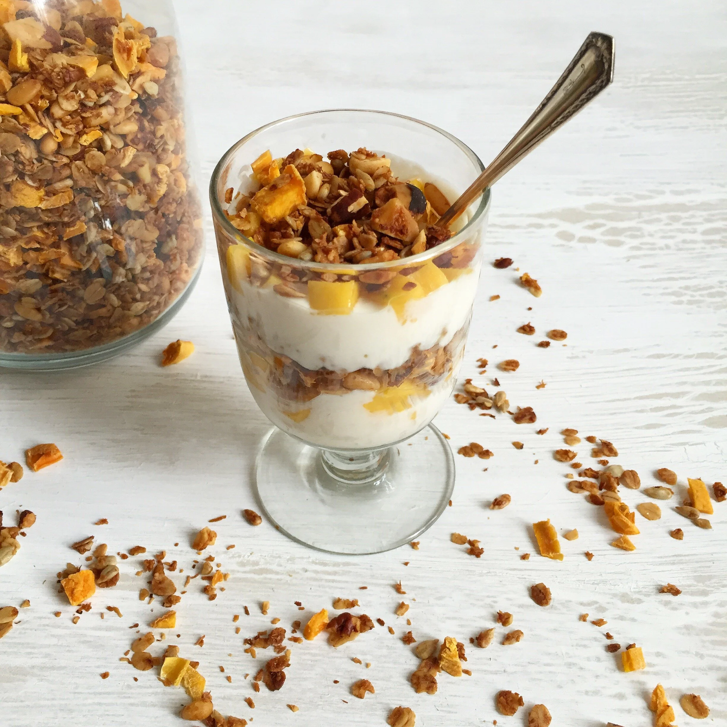 Kokos-Mango-Granola {Hafer | Pekannuss | Honig | Pinienkern}