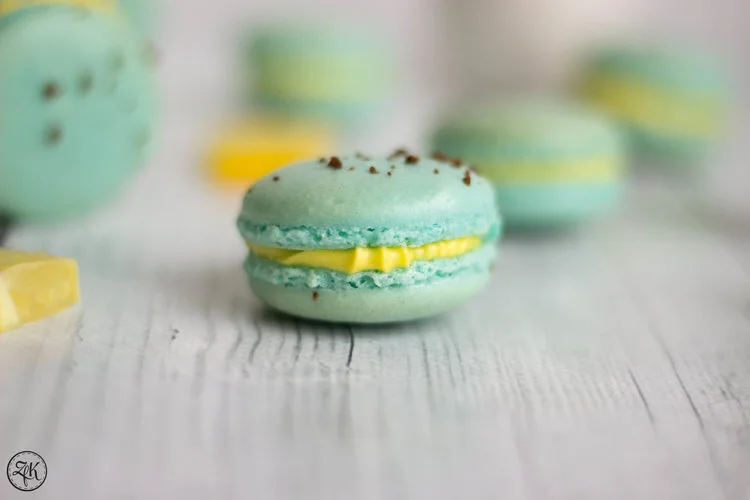 Lemoncurd-Macaron {Mandel | Ei | Zitrone | Butter}
