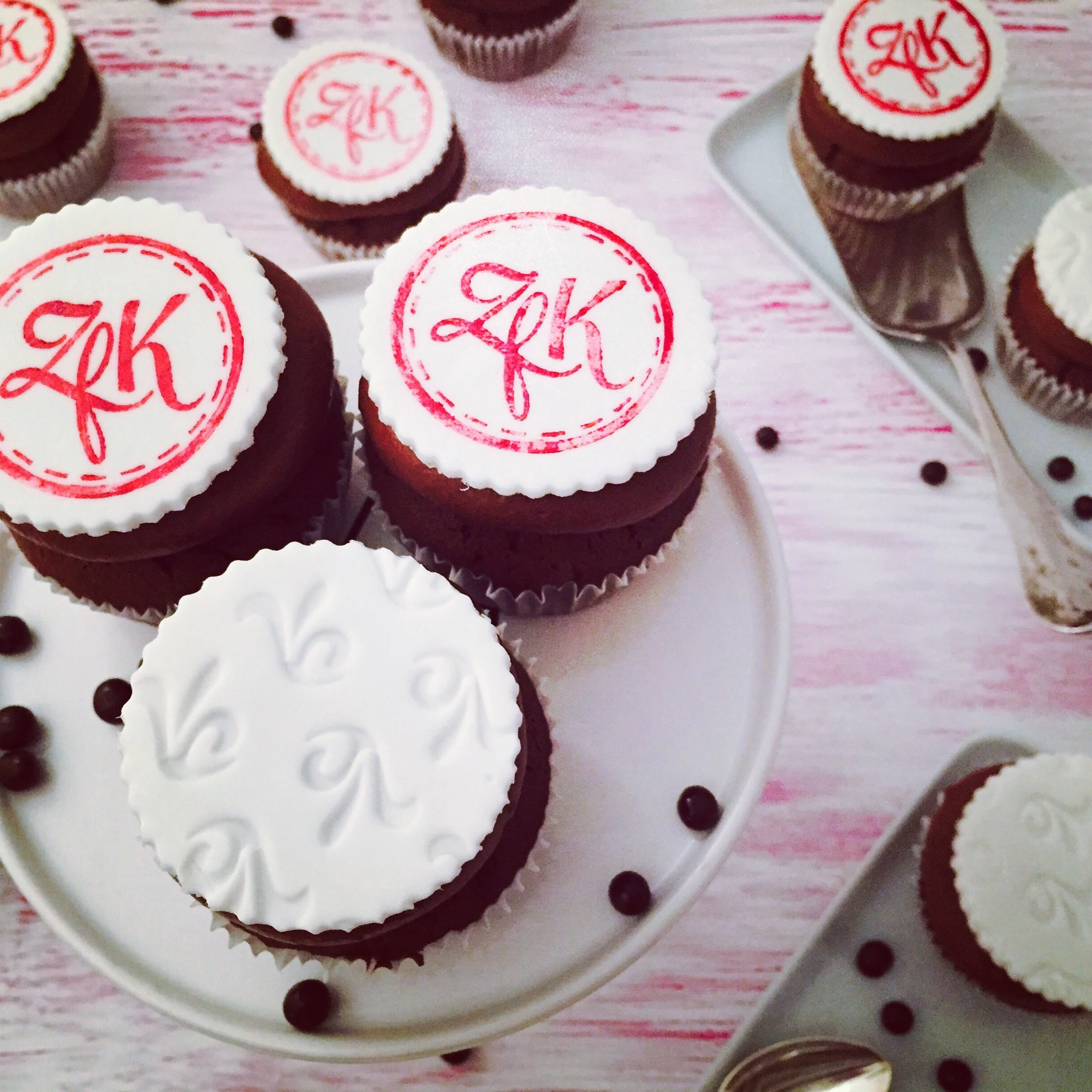 Schokoholic Cupcakes {Schokolade | Sahne | Vanille | Fondant}