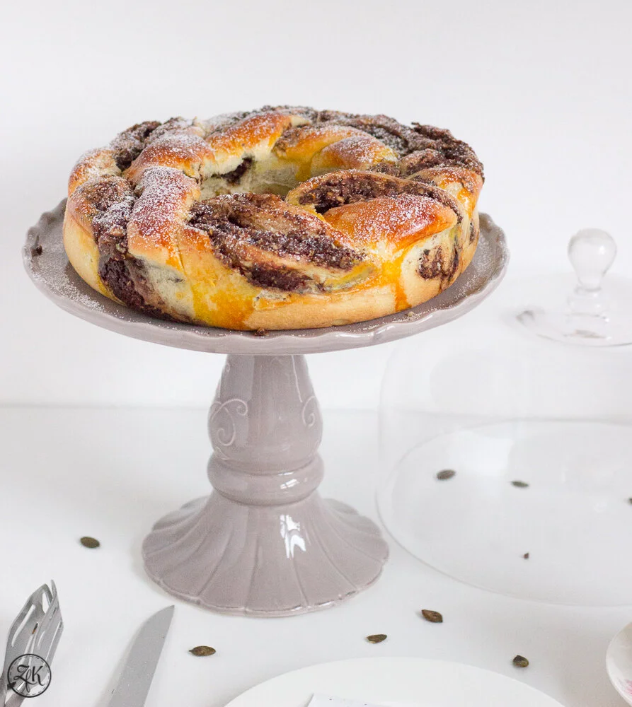 Hefekranz {Nugat | Kürbiskerne | Schokolade | Hefe}