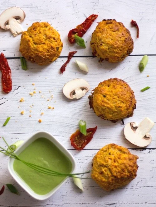 Tomaten Scones {Tomaten | Champignons | Zwiebeln | Gouda} 