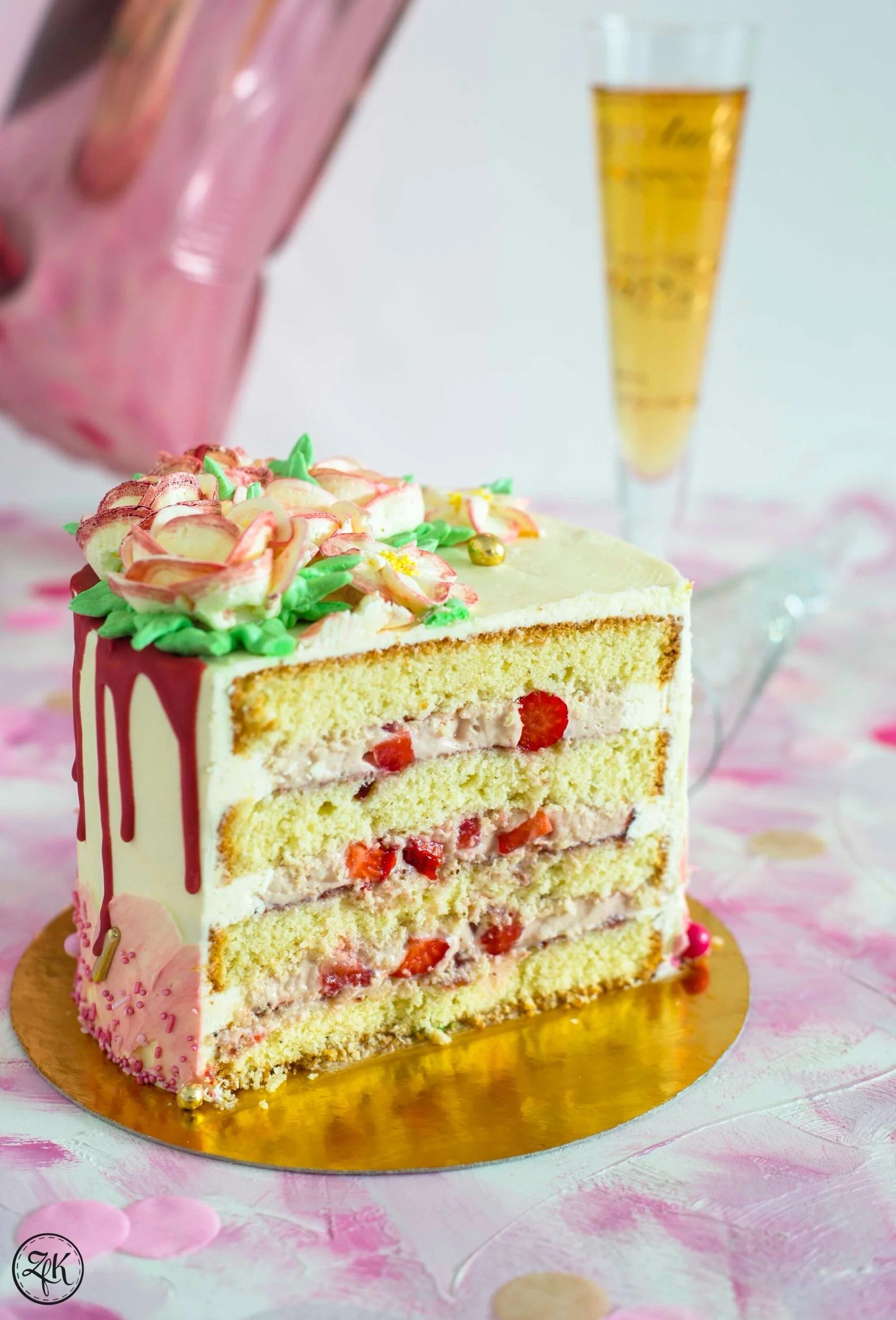 Erdbeercreme Torte {Erdbeere | Vanille | Schokolade | Milch ... Erdbeercreme Torte {Erdbeere | Vanille | Schokolade | Milch ...