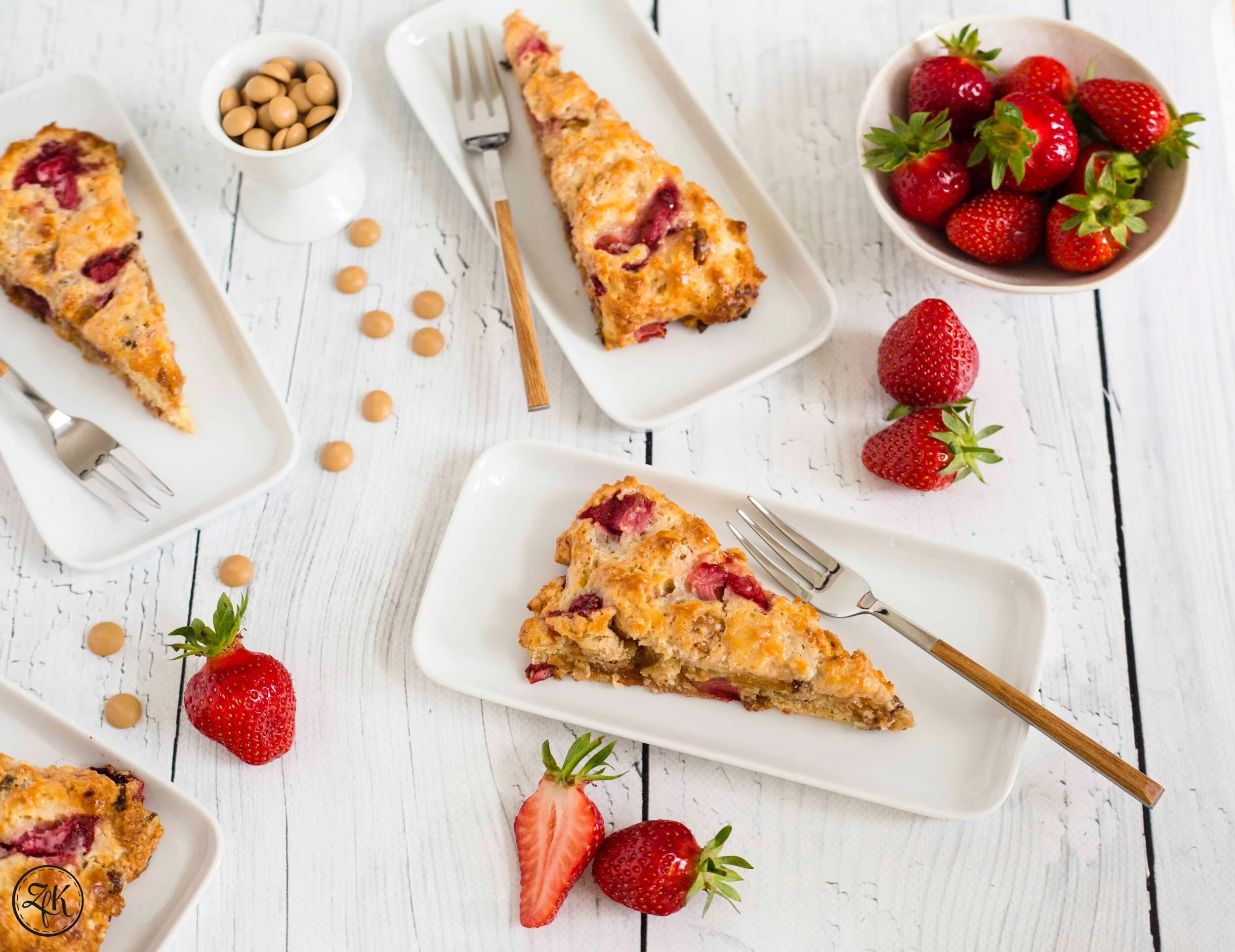 Erdbeerscones {Erdbeere | Joghurt | Schokolade | Sahne}