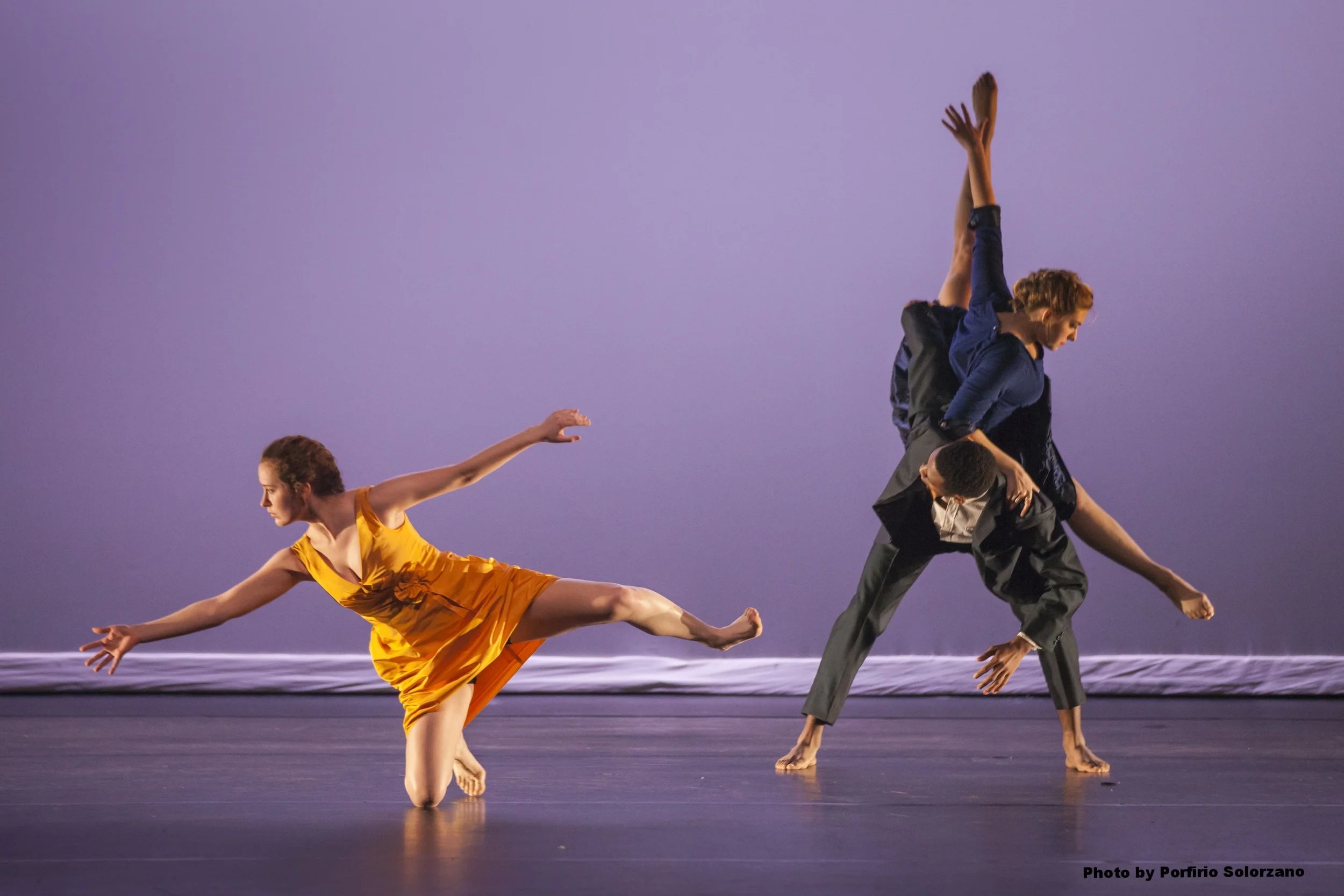 Alabama Repertory Dance Theatre in Interstellar Responses (2015)