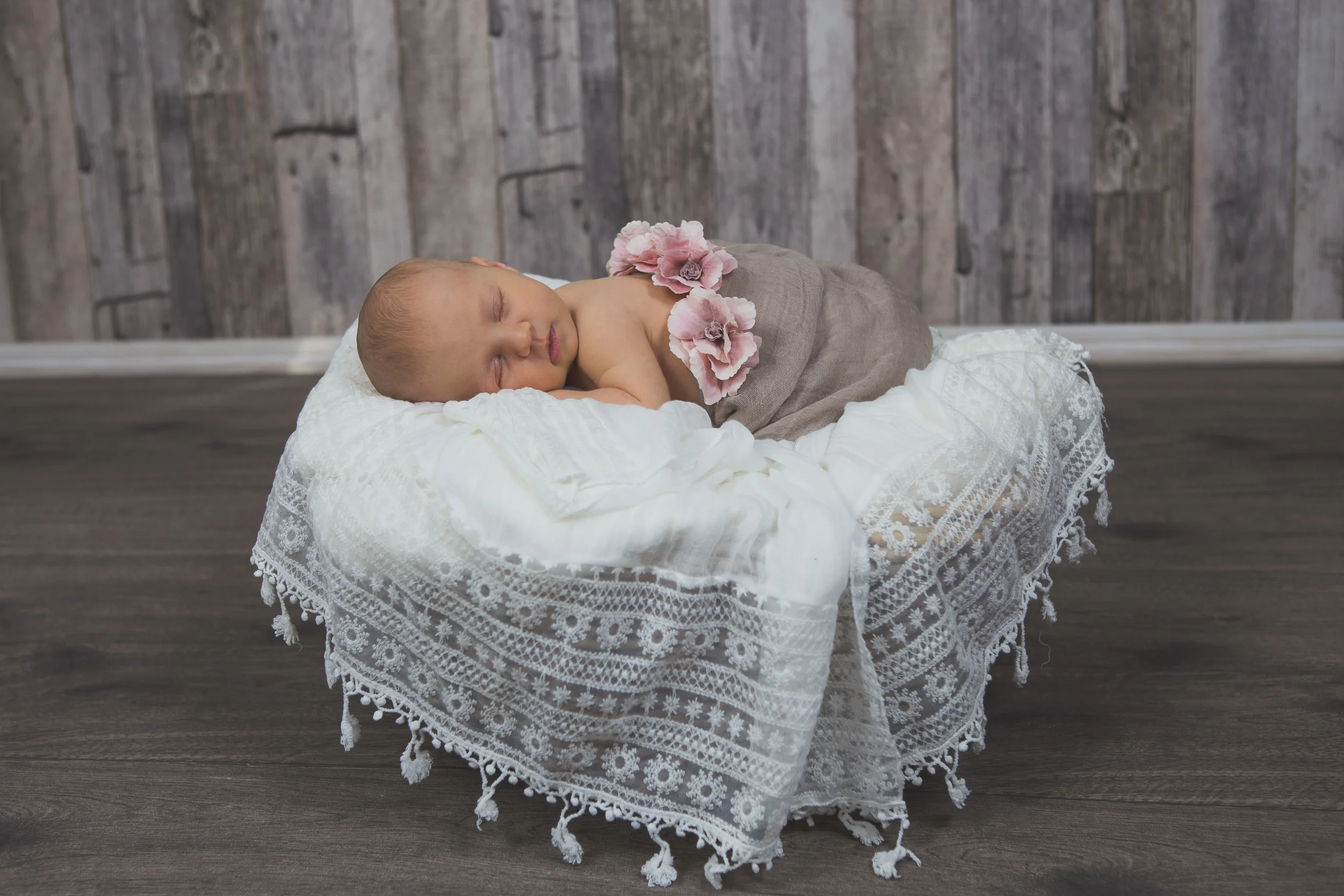 PREGNANT & NEWBORN-10.jpg