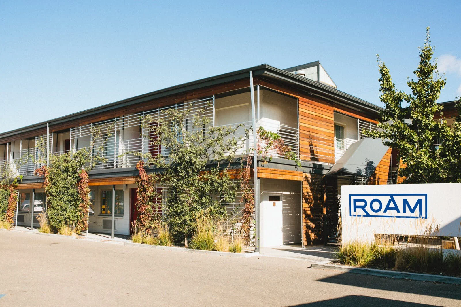 roam_motel_ext.jpg
