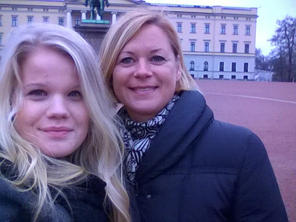 Emilia and her mother in Oslo in 2014, they traveled there to see The Chicks Live and will do so again in 2016, but this time to London!