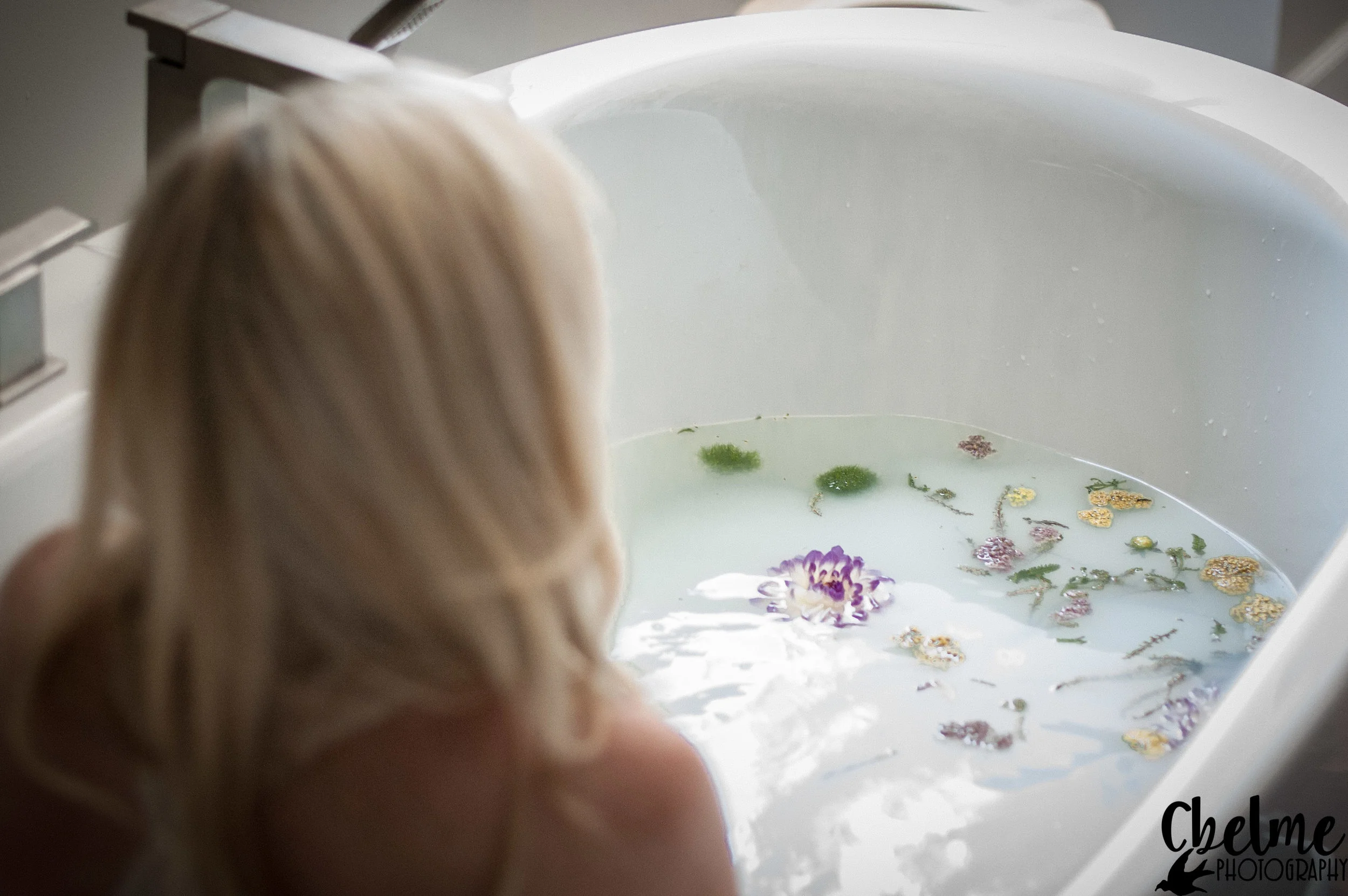 BirthBecomesHer-HerbalBath-MilkBath-BirthPhotography-5.jpg