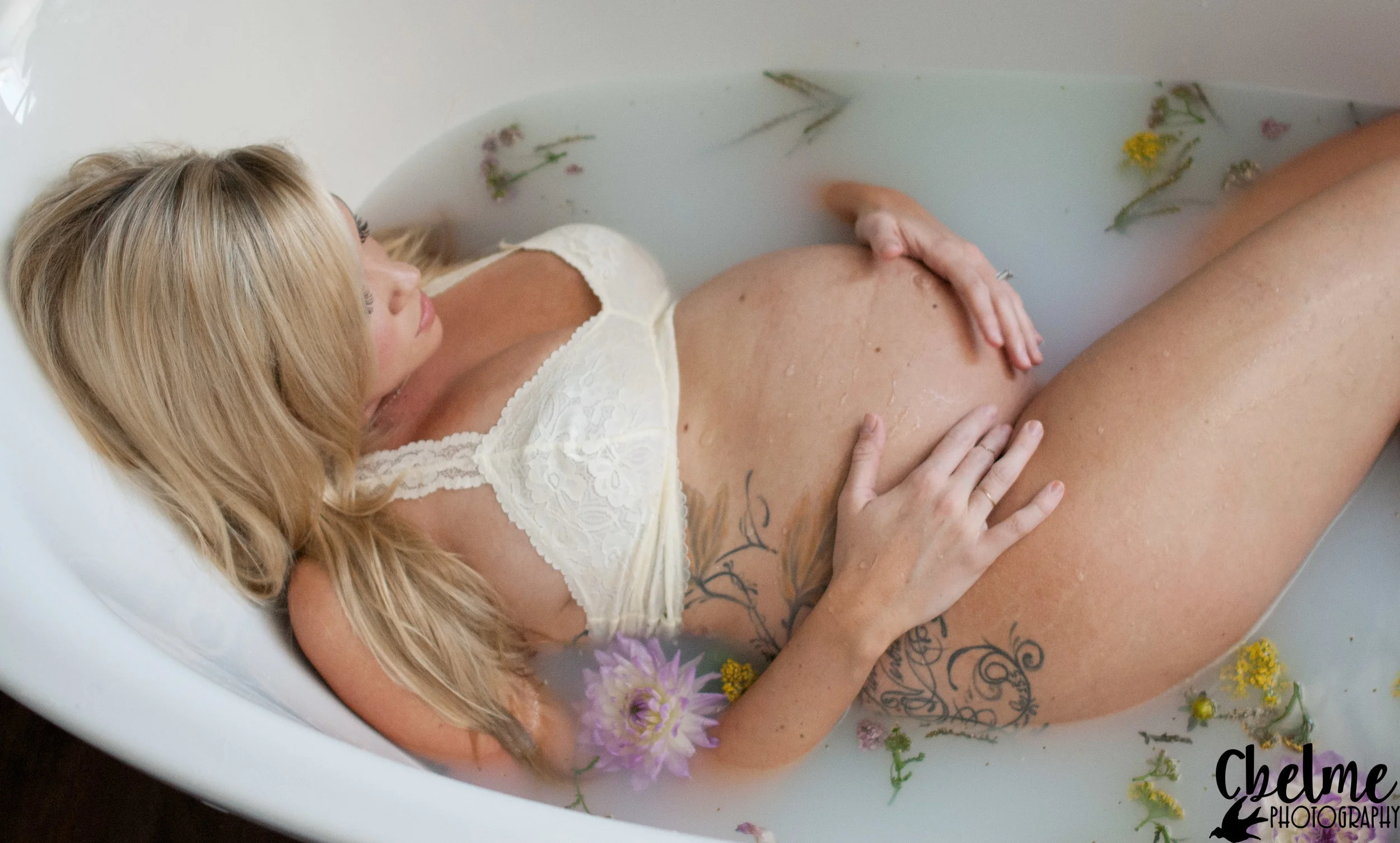BirthBecomesHer-HerbalBath-MilkBath-BirthPhotography-8.jpg