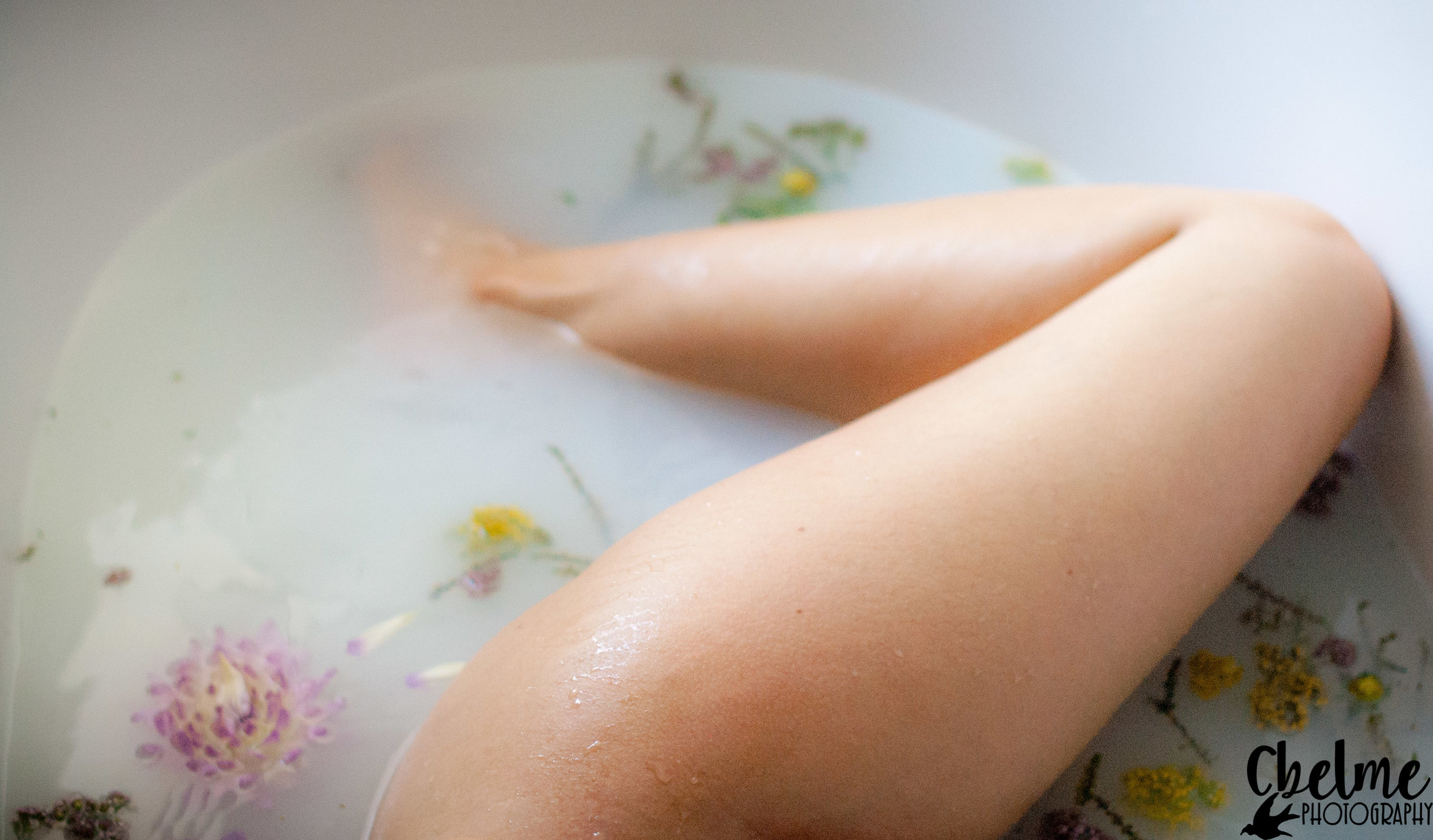 BirthBecomesHer-HerbalBath-MilkBath-BirthPhotography-12.jpg