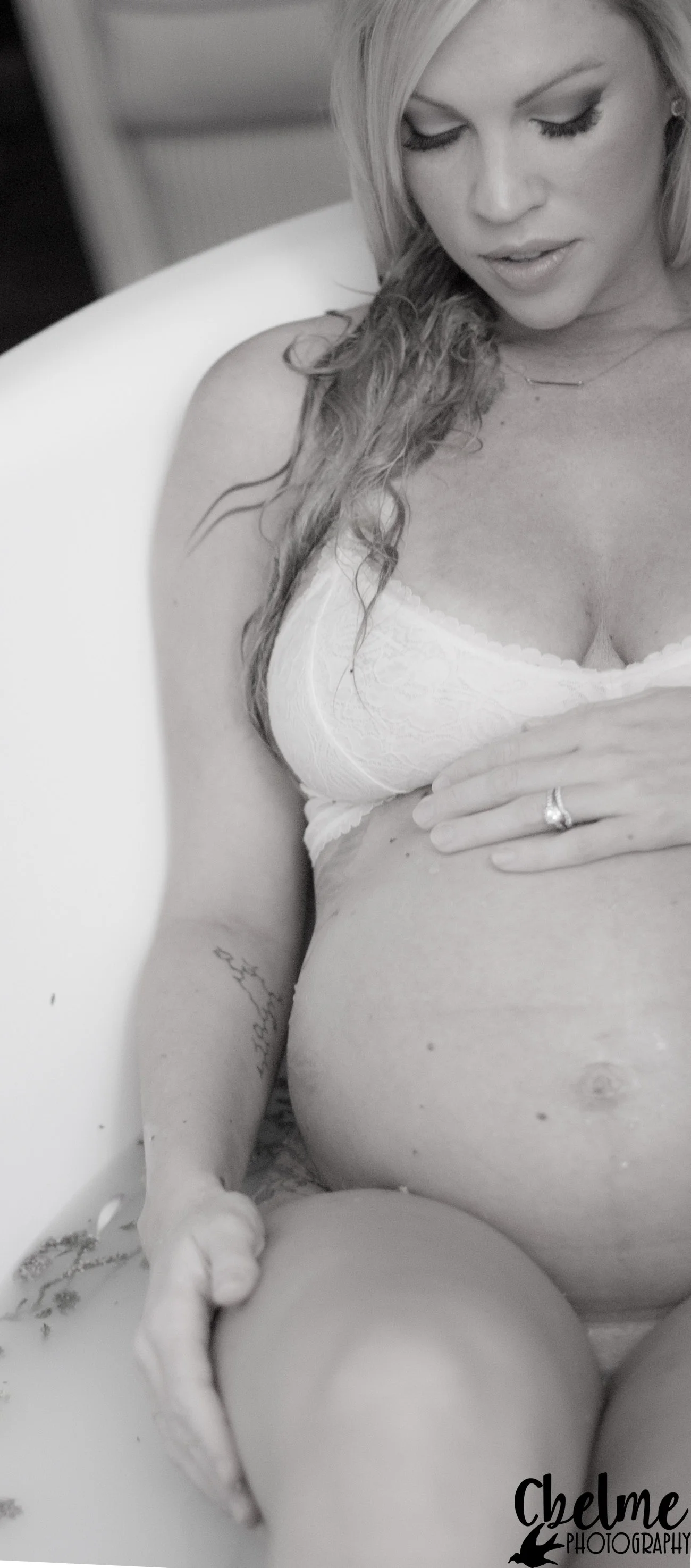 BirthBecomesHer-HerbalBath-MilkBath-BirthPhotography-18.jpg