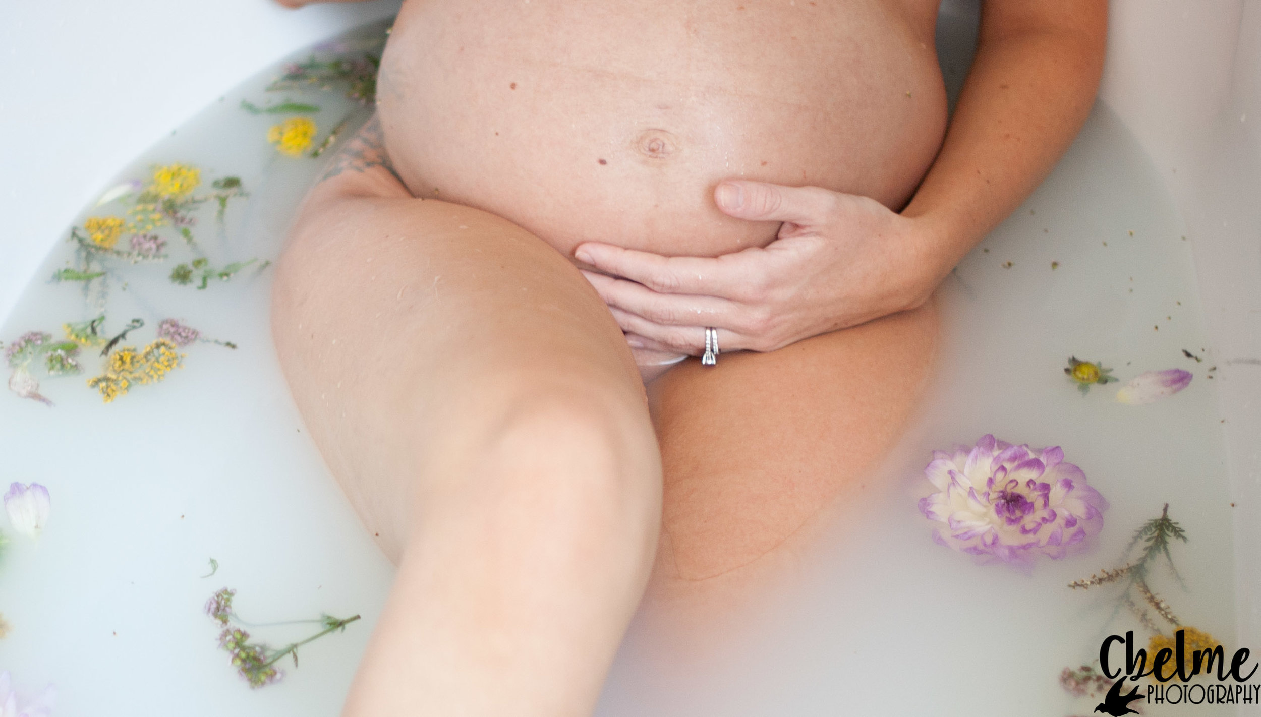 BirthBecomesHer-HerbalBath-MilkBath-BirthPhotography-23.jpg