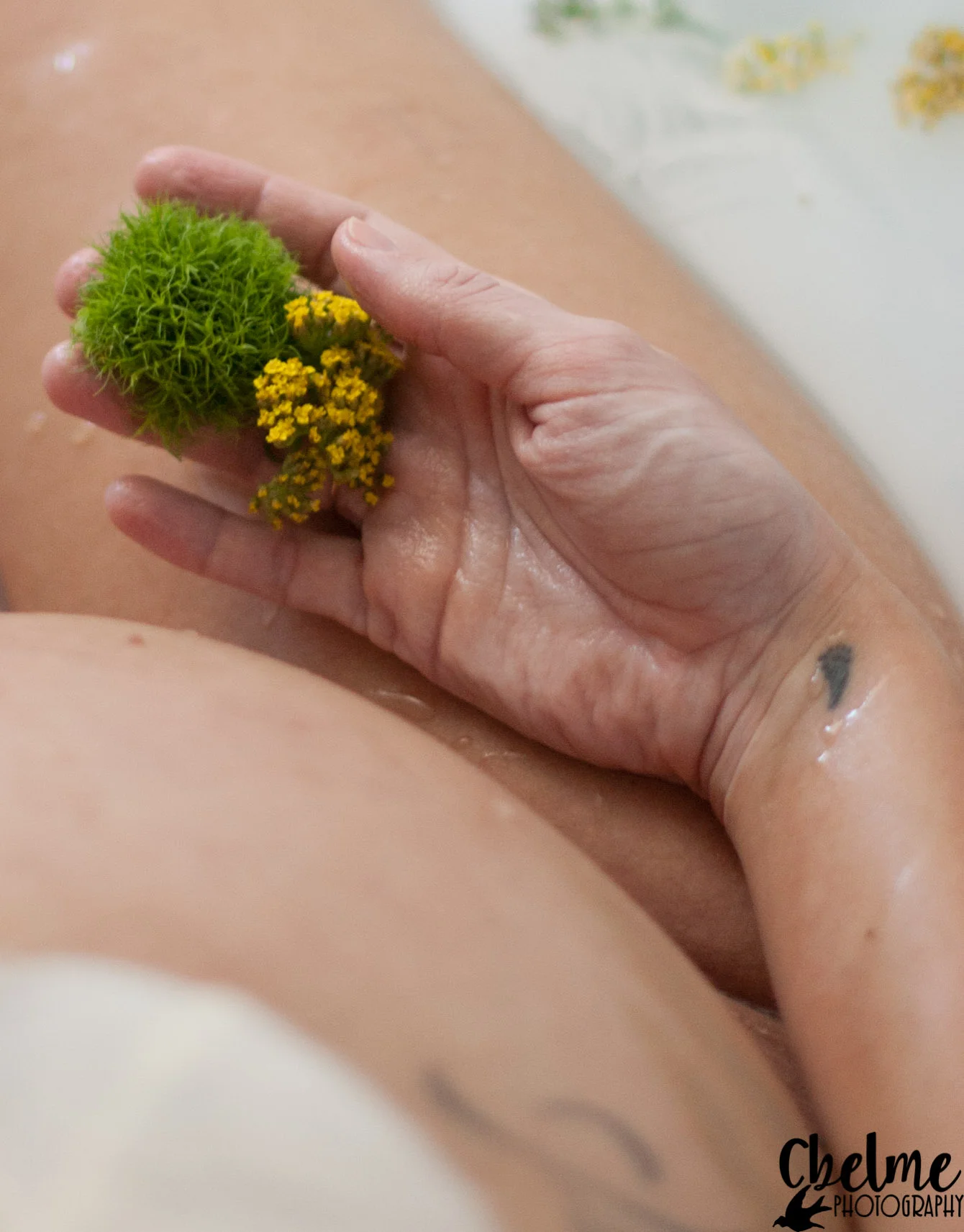 BirthBecomesHer-HerbalBath-MilkBath-BirthPhotography-26.jpg