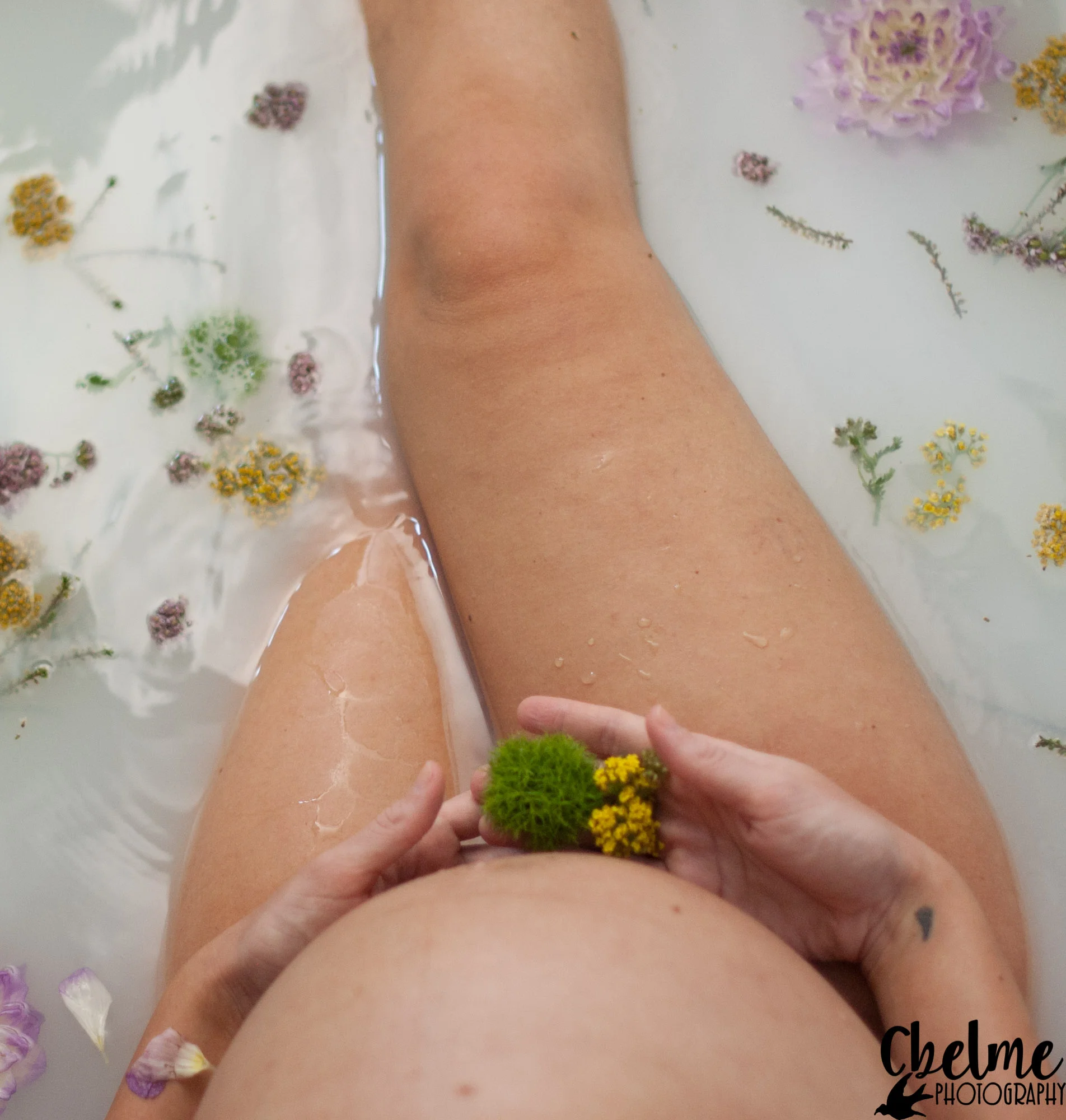 BirthBecomesHer-HerbalBath-MilkBath-BirthPhotography-27.jpg