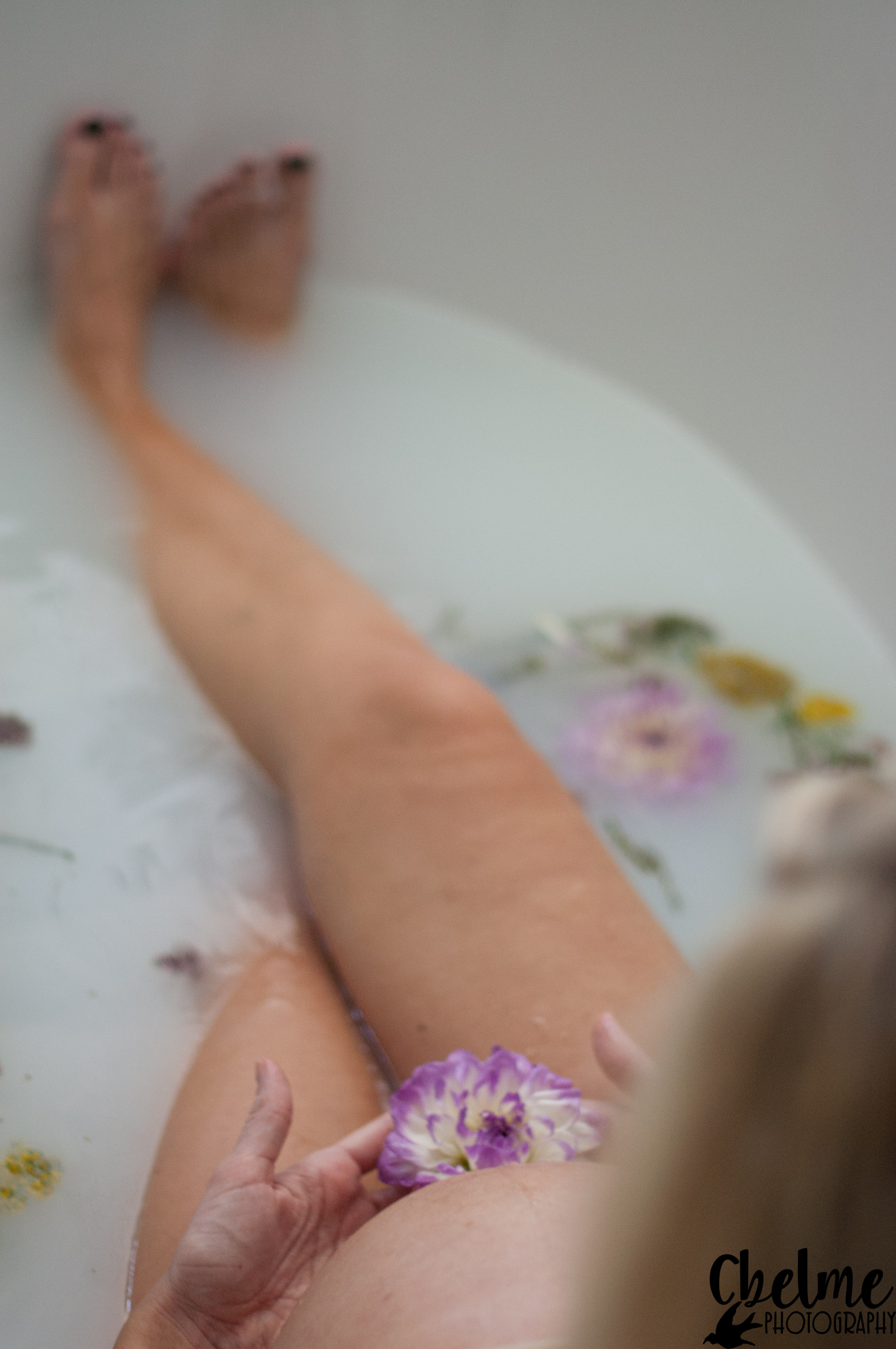 BirthBecomesHer-HerbalBath-MilkBath-BirthPhotography-29.jpg
