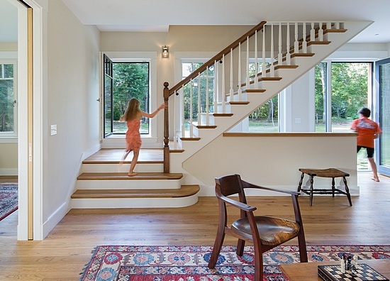 Ok, there are a couple rugs. But they're not layered!