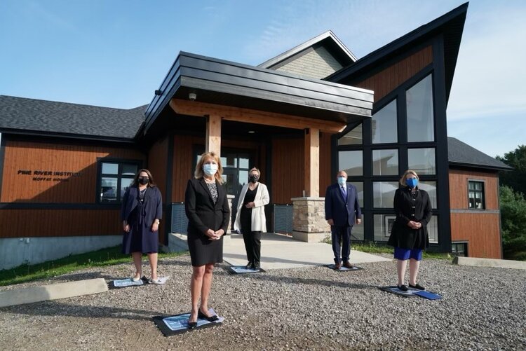 Ontario Government announcement in front of Pine River Institute’s new dormitory Moffat House. From Left to Right: Adrienne Spafford, CEO Addictions and Mental Health Ontario, Hon. Christine Elliott, Deputy Premier and Minister of Health, Edyta Pacuk, Board Chair Pine River Institute, Hon. Michael Tibollo, Associate Minister of Mental Health and Addictions, Hon. Sylvia Jones, Solicitor General, MPP Dufferin-Caledon. Photo: Peter Power