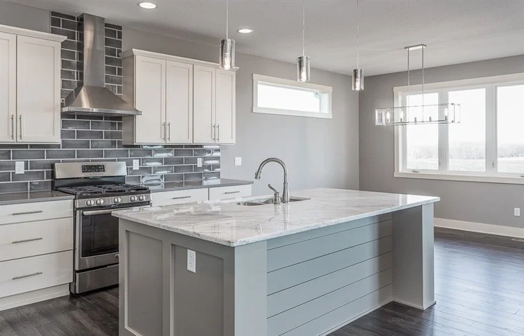 522789_515 ne bobcat dr-7.jpg