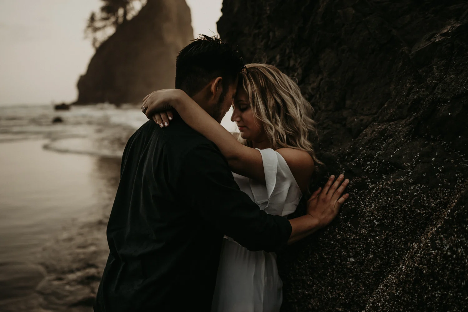 Corey + Heather: Pacific Northwest Beach Engagement