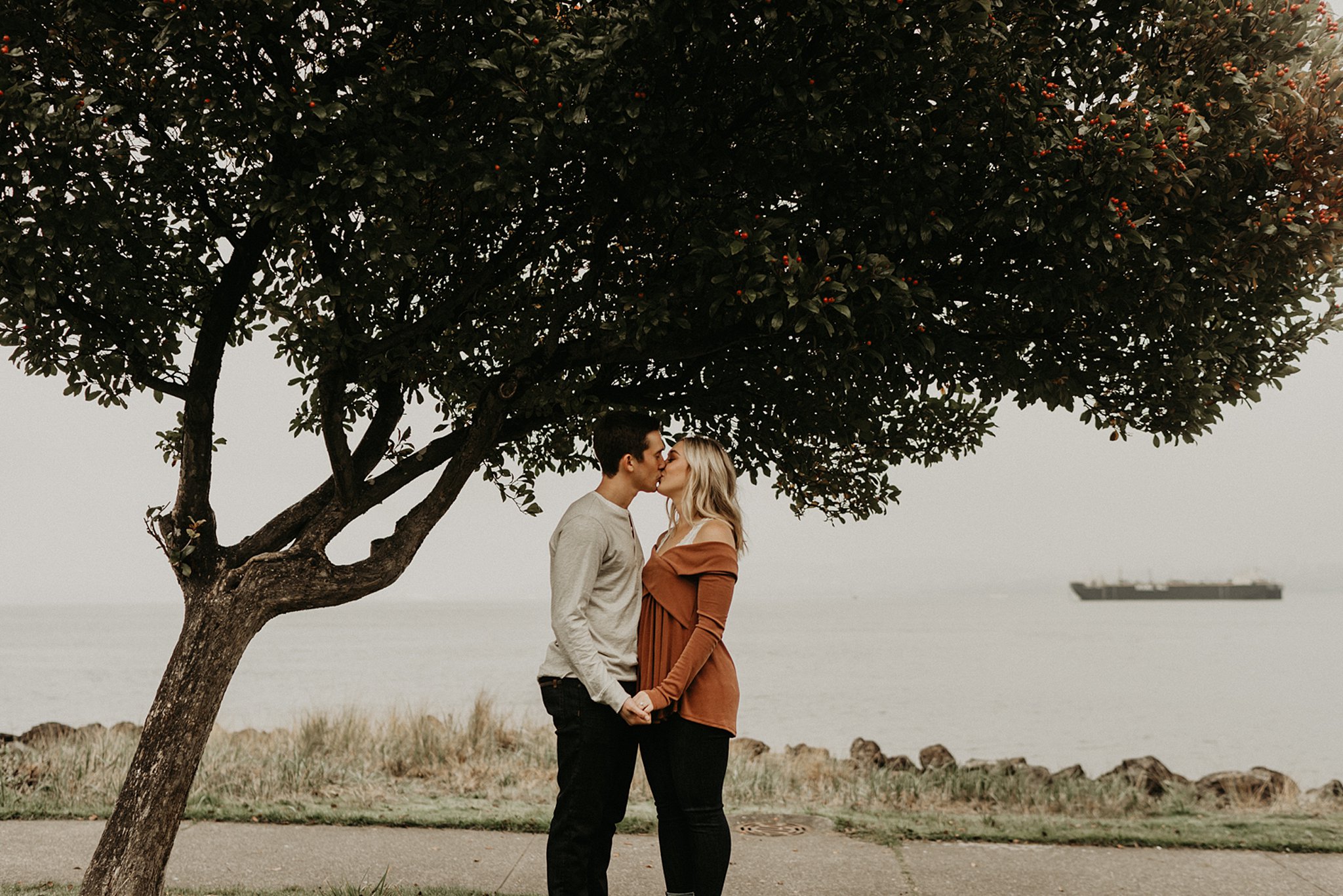 alki-beach-engagement_0004.jpg