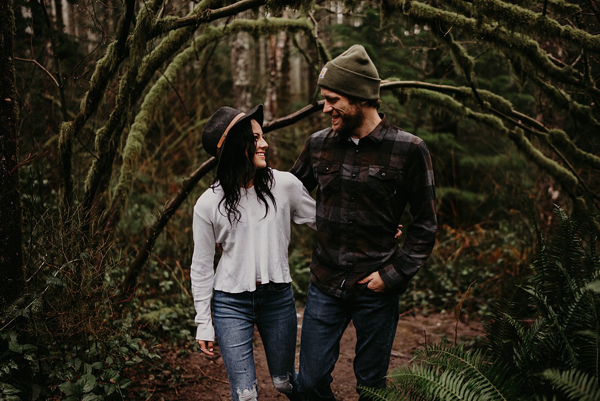 rattlesnake-lake-engagement-session_0004.jpg