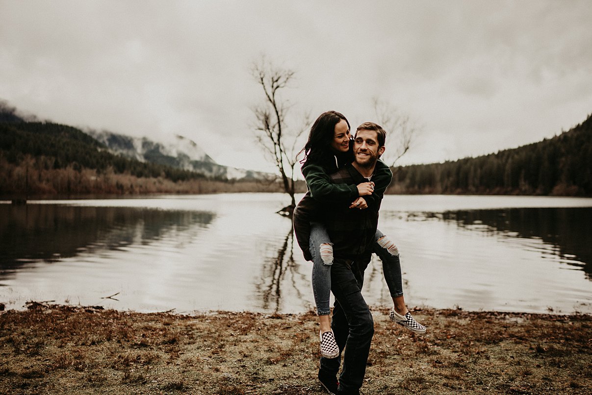 rattlesnake-lake-engagement-session_0010.jpg