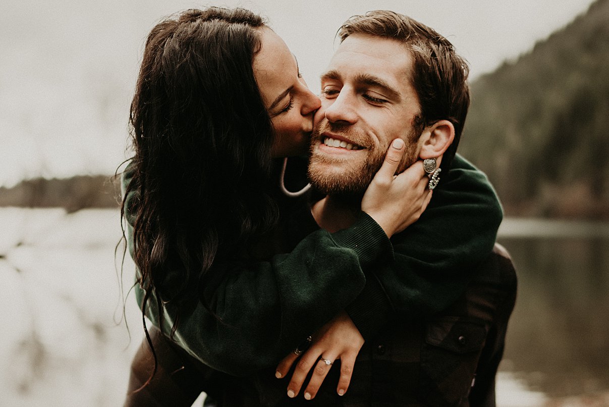 rattlesnake-lake-engagement-session_0011.jpg