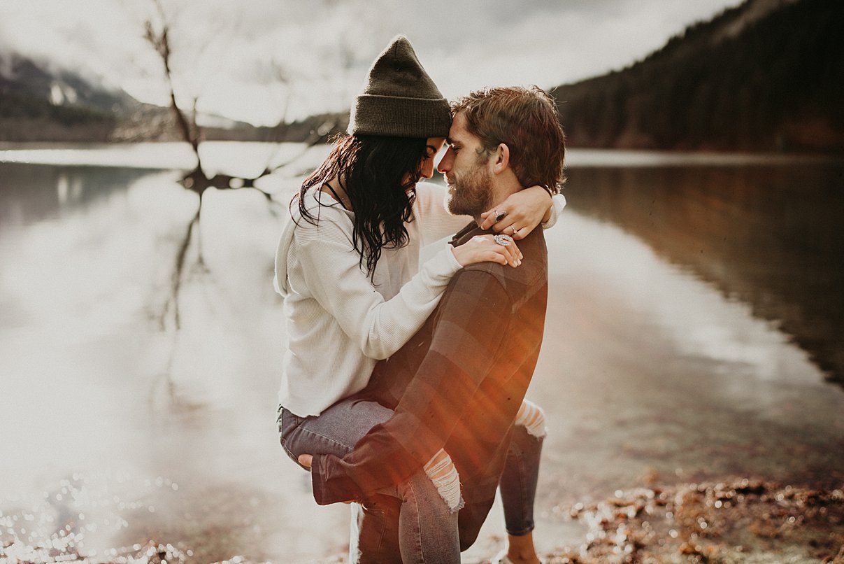 rattlesnake-lake-engagement-session_0018.jpg