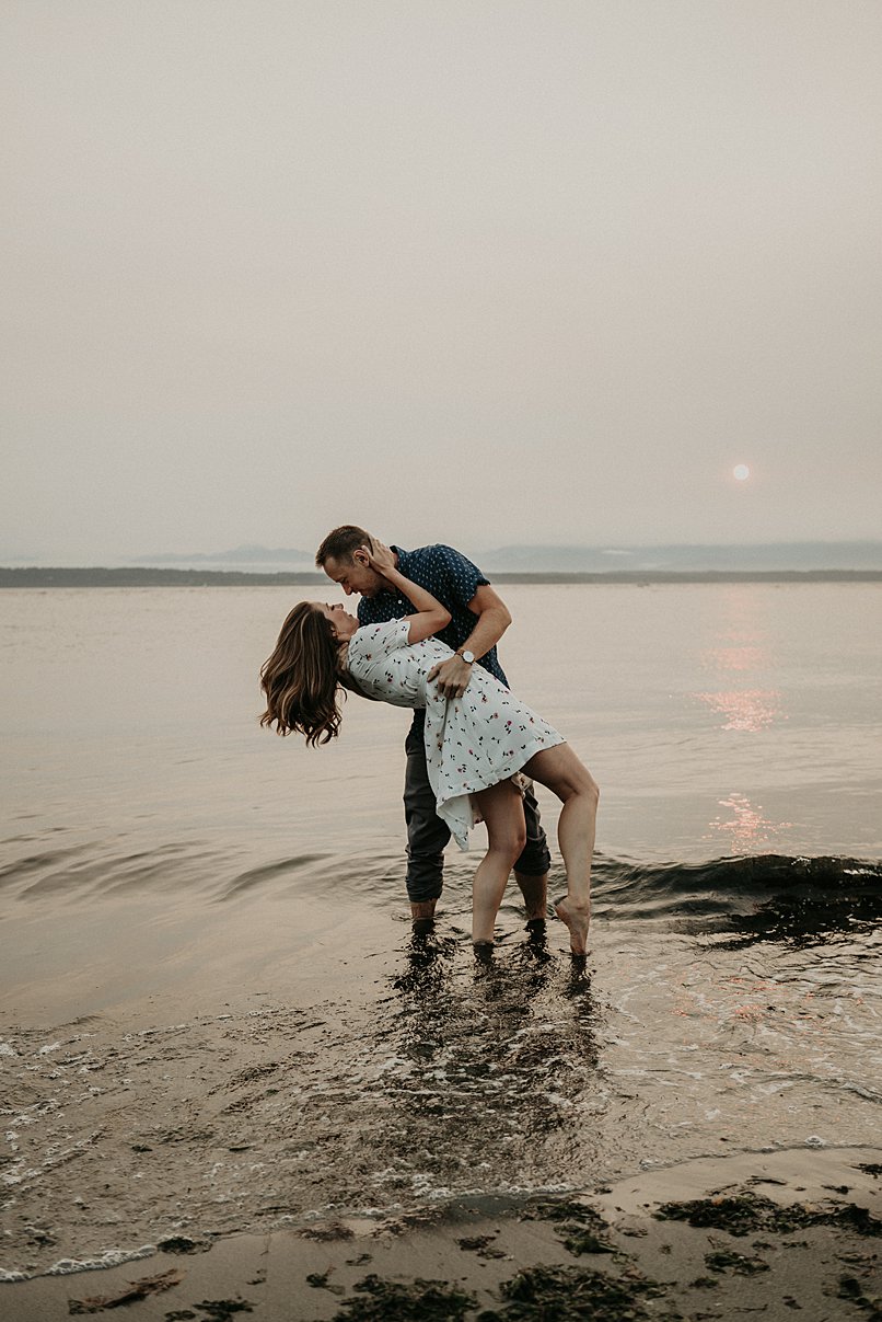 golden-gardens-engagement-session_0000.jpg