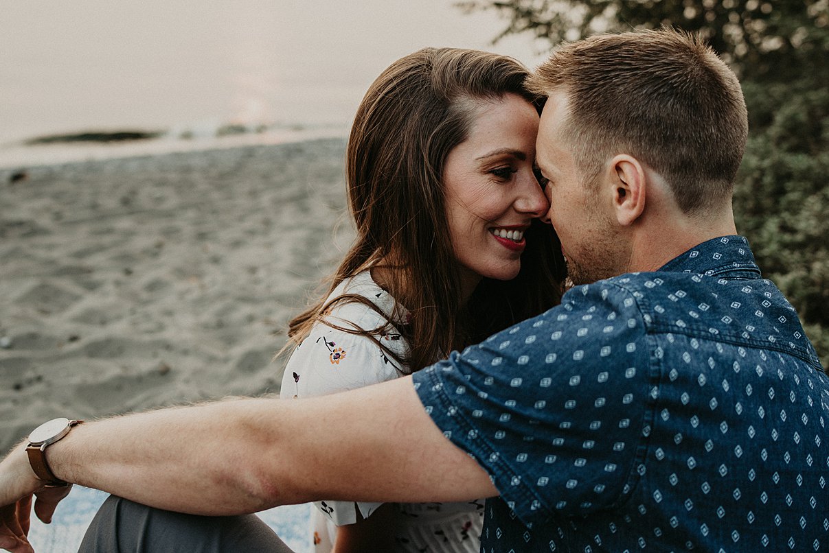 golden-gardens-engagement-session_0015.jpg