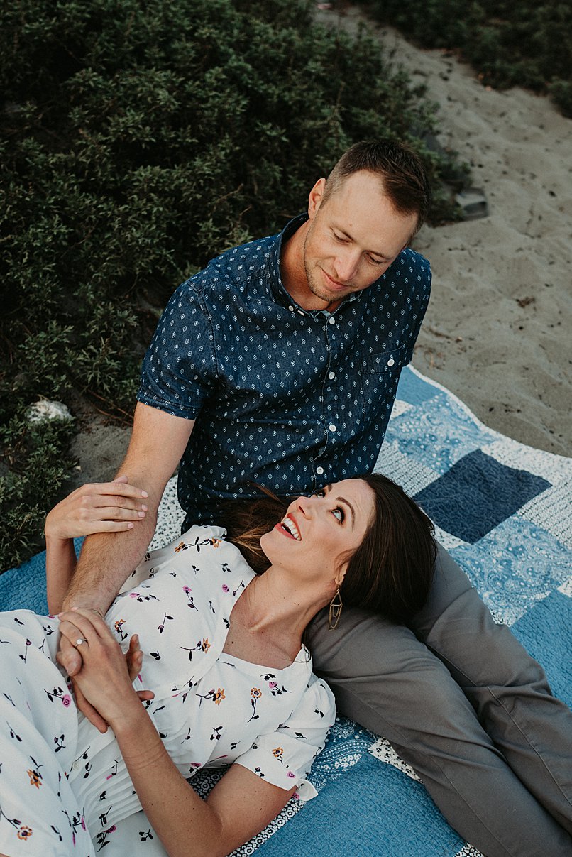 golden-gardens-engagement-session_0016.jpg