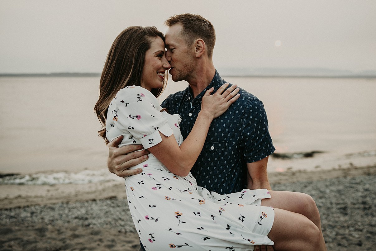 golden-gardens-engagement-session_0019.jpg