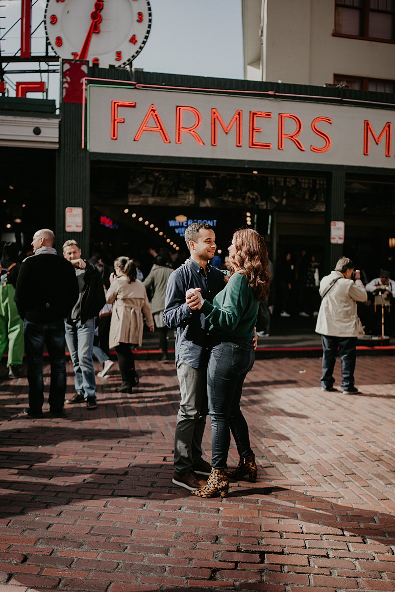 downtown-seattle-engagement-session_0004.jpg