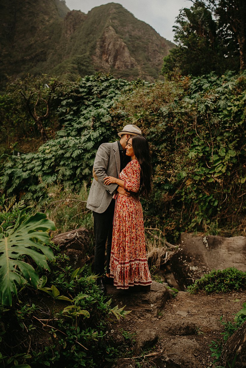 maui-engagement-session-iao-valley_0008.jpg