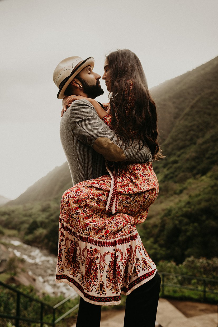 maui-engagement-session-iao-valley_0004.jpg