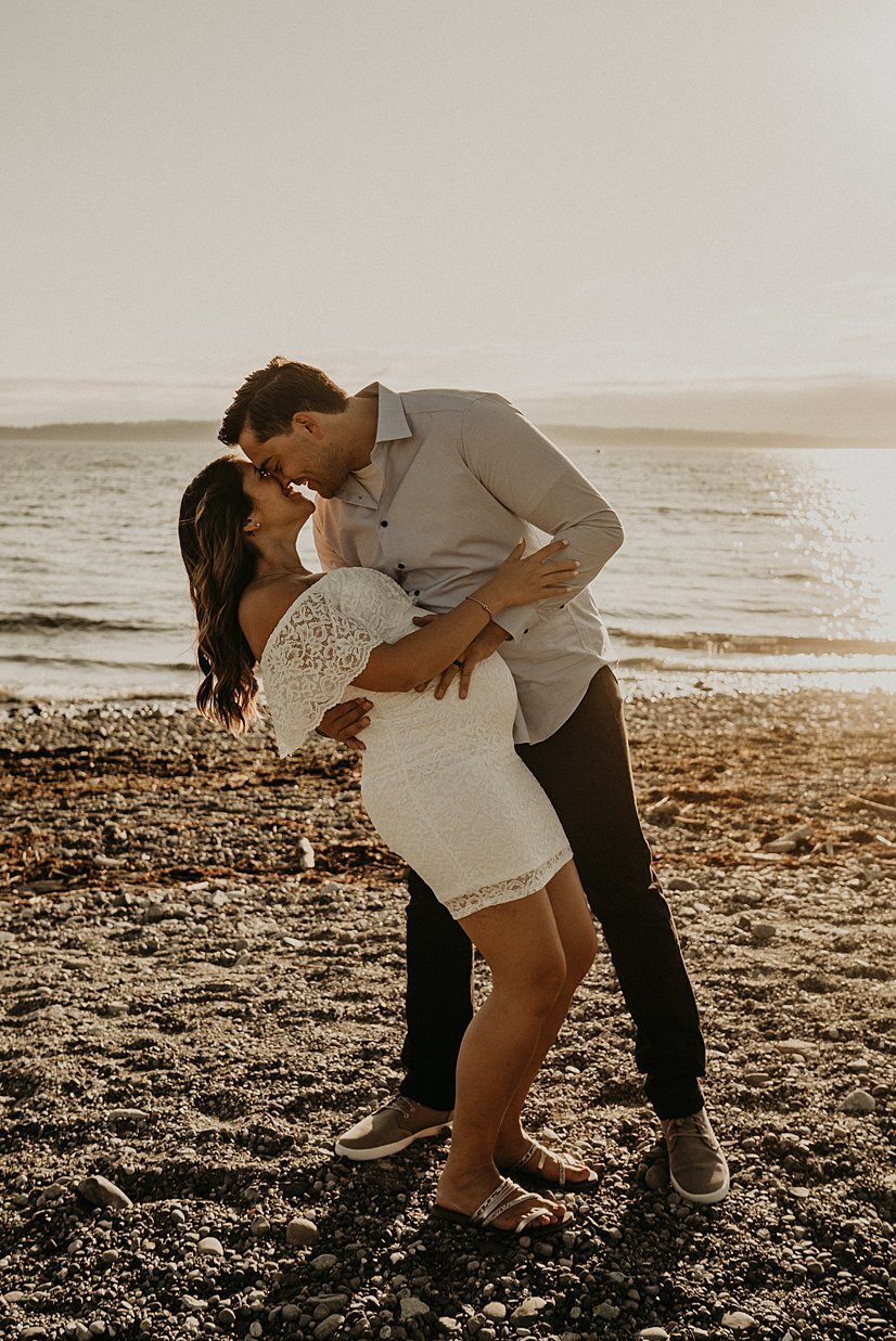  Golden hour maternity session at Seattle beachfront 