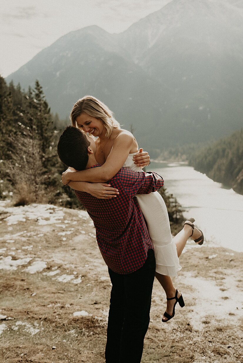 diablo-lake-engagement-session_0001.jpg