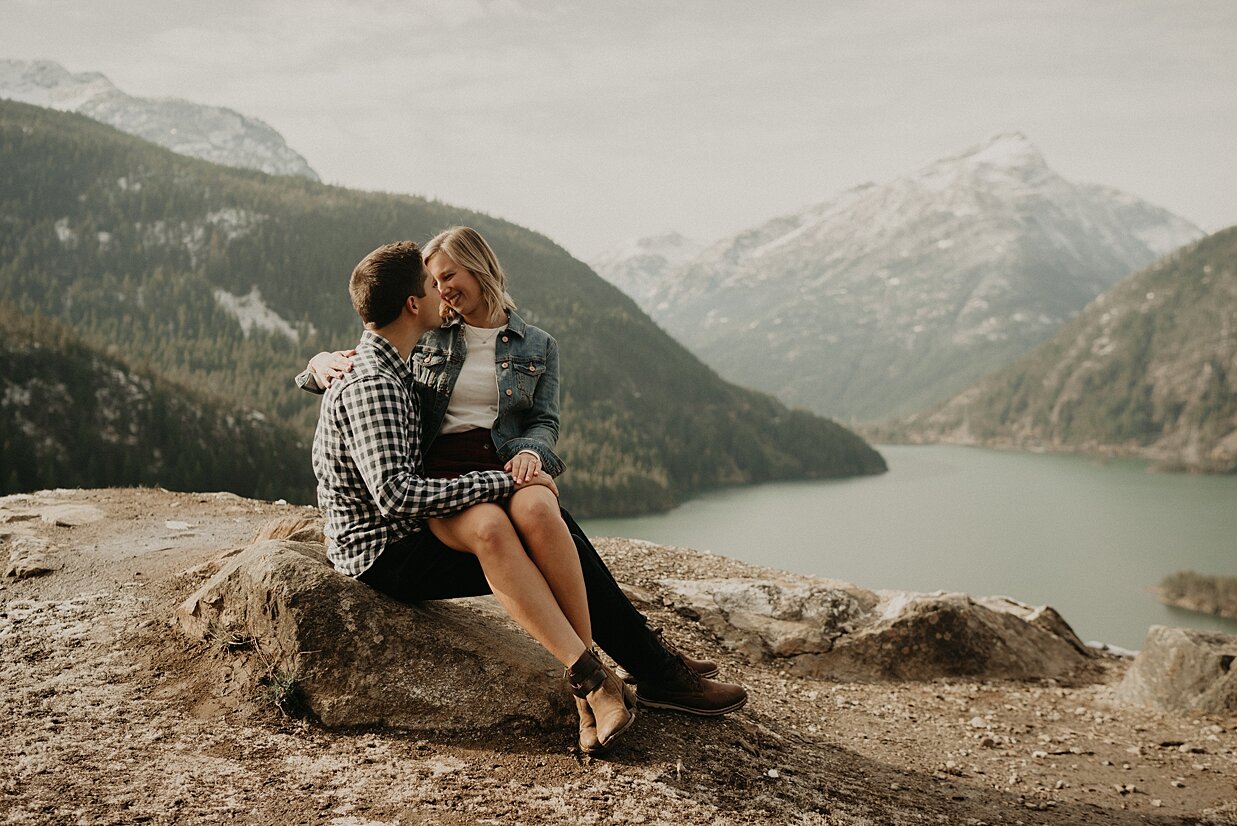 diablo-lake-engagement-session_0006.jpg