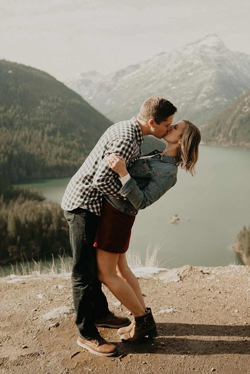 diablo-lake-engagement-session_0008.jpg