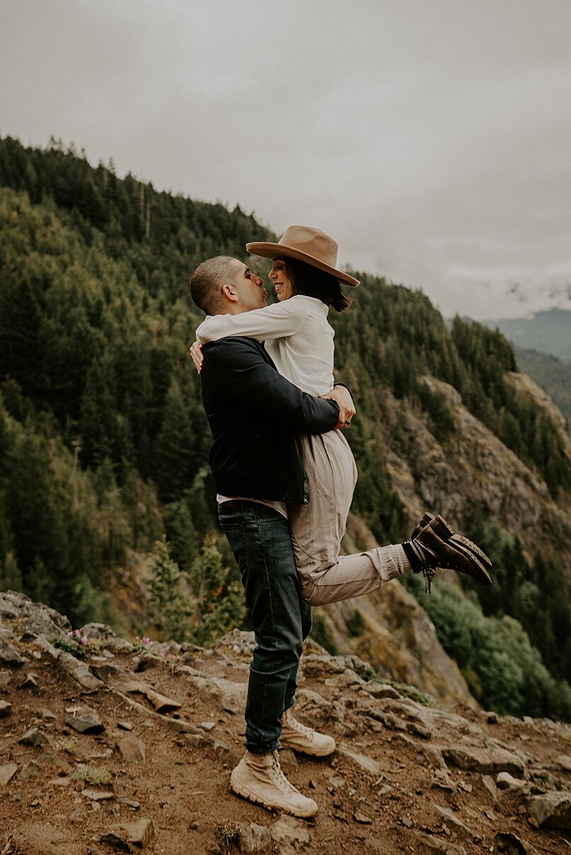 cascade-mountains-engagement-photos_0013.jpg